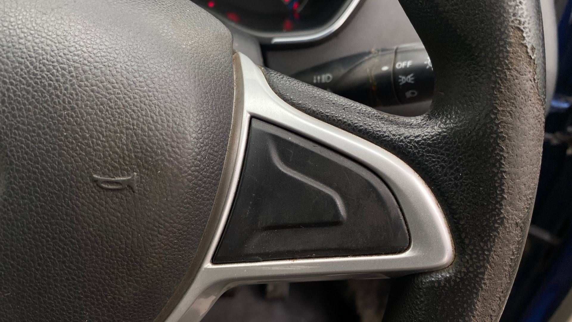 View 2020 Renault Triber RXZ Image 3 Used 2020 Renault Triber RXZ Image 3