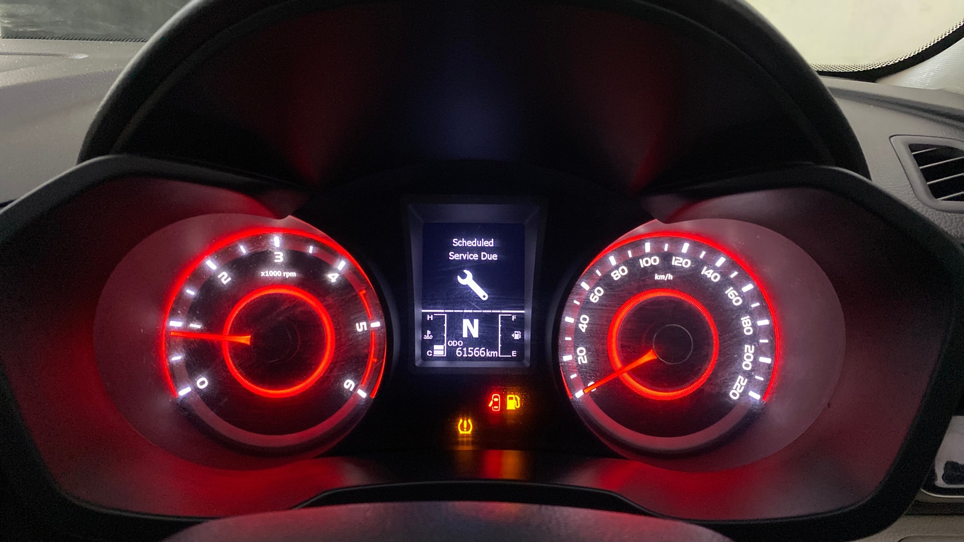 View 2021 Mahindra XUV300 W4 Petrol BS IV Image 35 Used 2021 Mahindra XUV300 W4 Petrol BS IV Image 35