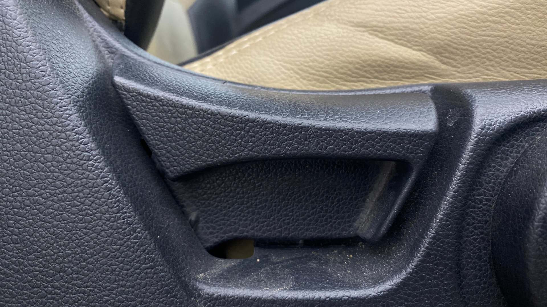 View 2019 Mahindra XUV300 W4 Petrol BS IV Image 19 Used 2019 Mahindra XUV300 W4 Petrol BS IV Image 19