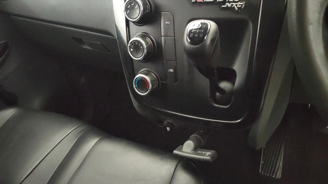 View Mahindra KUV100 Image 37 Used Mahindra KUV100 Image 37