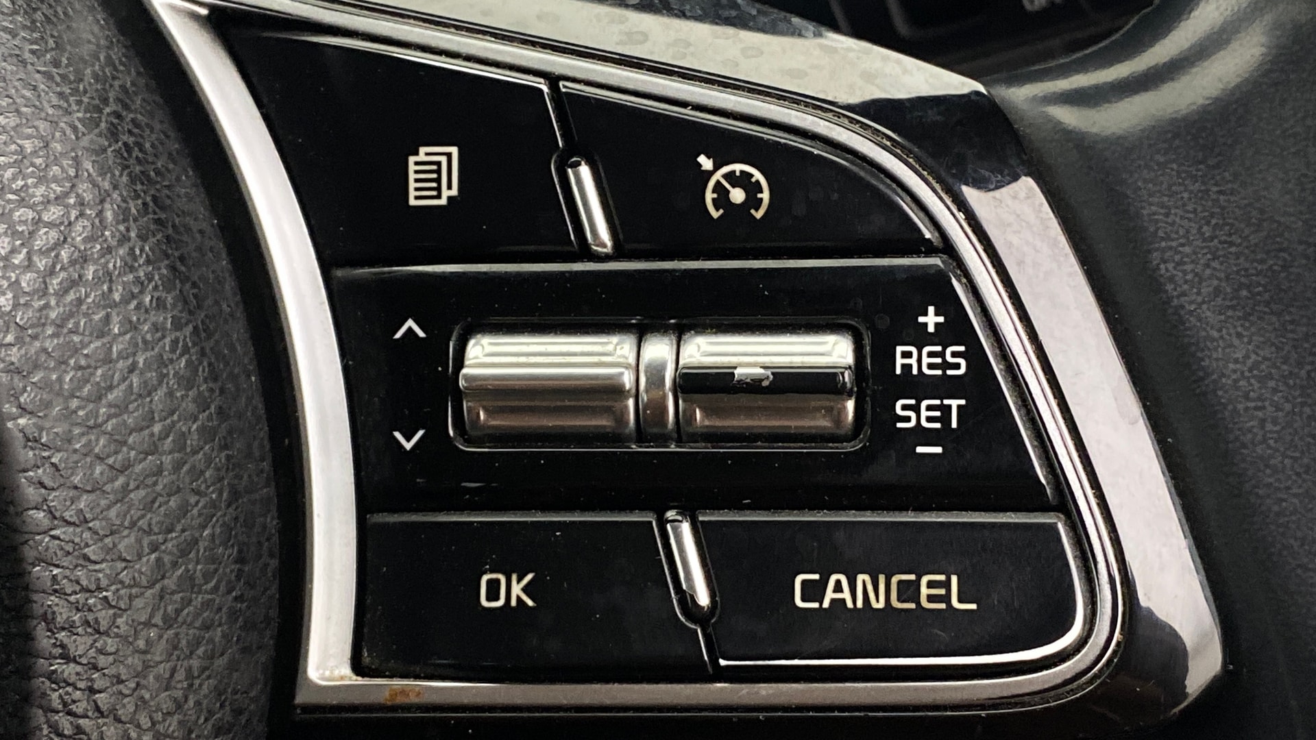 View 2021 Kia Sonet HTX iMT Petrol Image 3 Used 2021 Kia Sonet HTX iMT Petrol Image 3