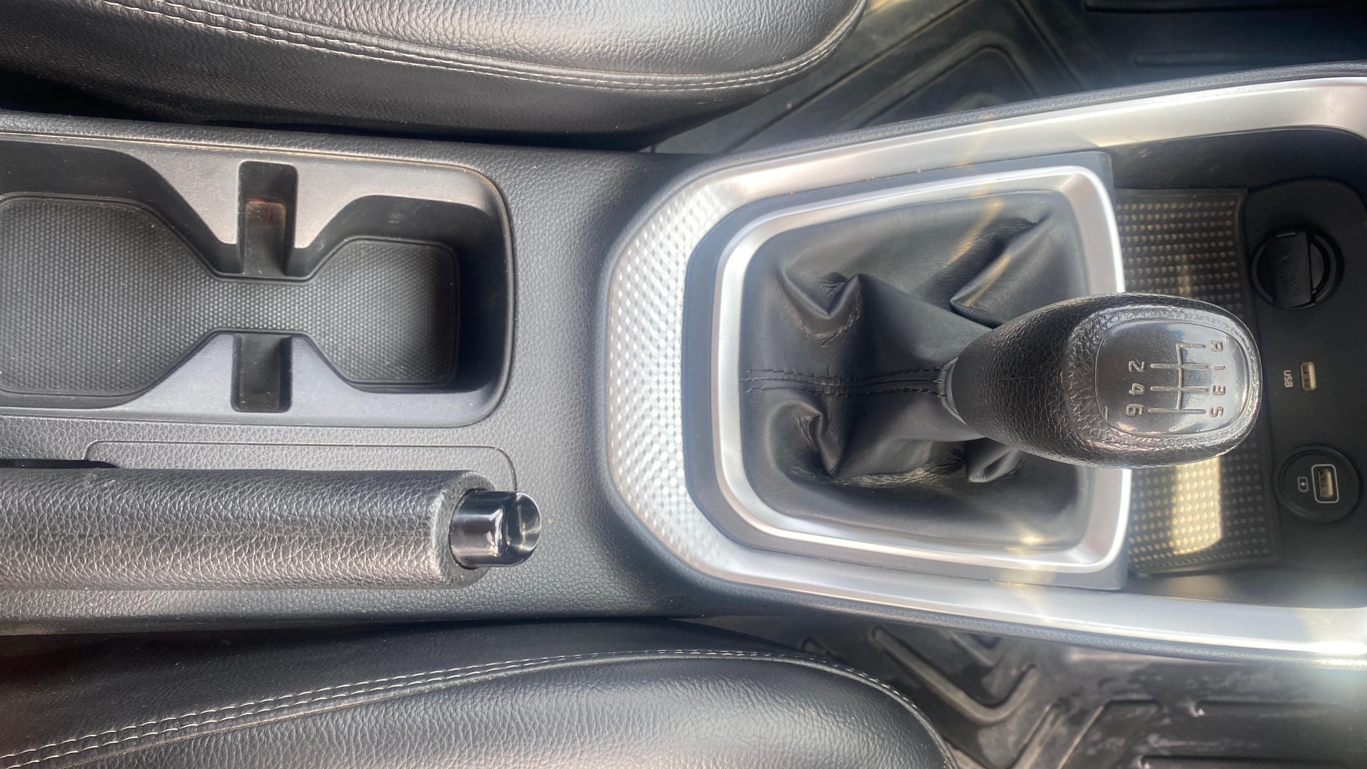 View 2021 Kia Sonet HTK Plus iMT Petrol Image 38 Used 2021 Kia Sonet HTK Plus iMT Petrol Image 38