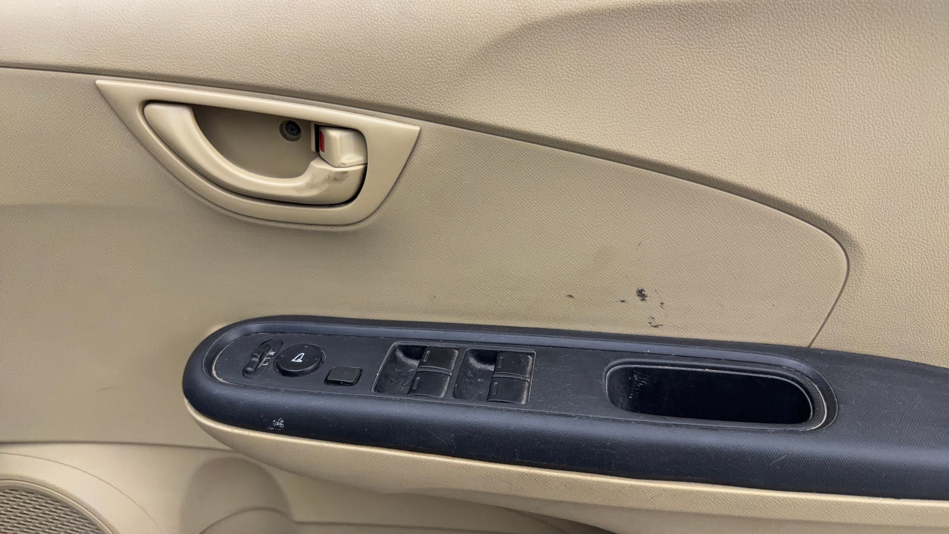 View 2016 Honda Amaze E MT Petrol BS IV Image 33 Used 2016 Honda Amaze E MT Petrol BS IV Image 33