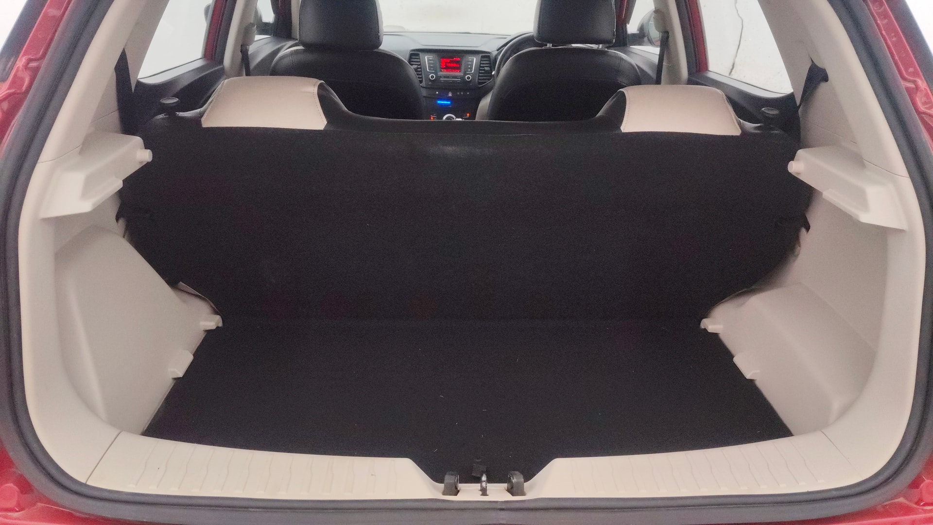 Used 2023 Mahindra XUV300 Used 2023 Mahindra XUV300