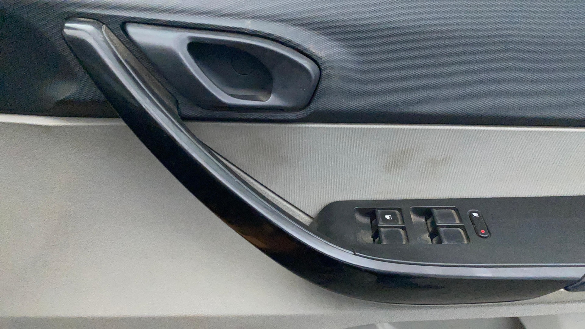 View 2018 Tata Tiago Revotorq XB Image 33 Used 2018 Tata Tiago Revotorq XB Image 33