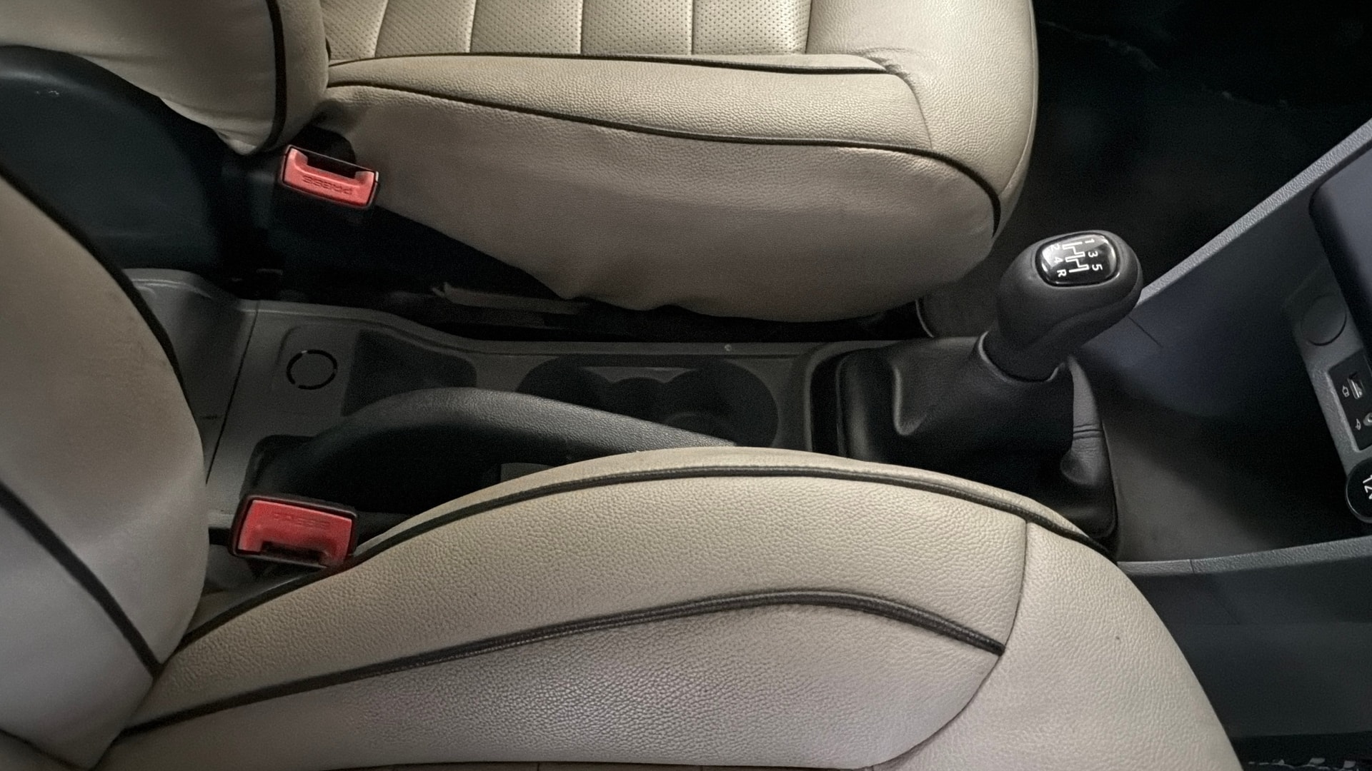 View 2018 Tata Tigor XT Petrol Image 37 Used 2018 Tata Tigor XT Petrol Image 37