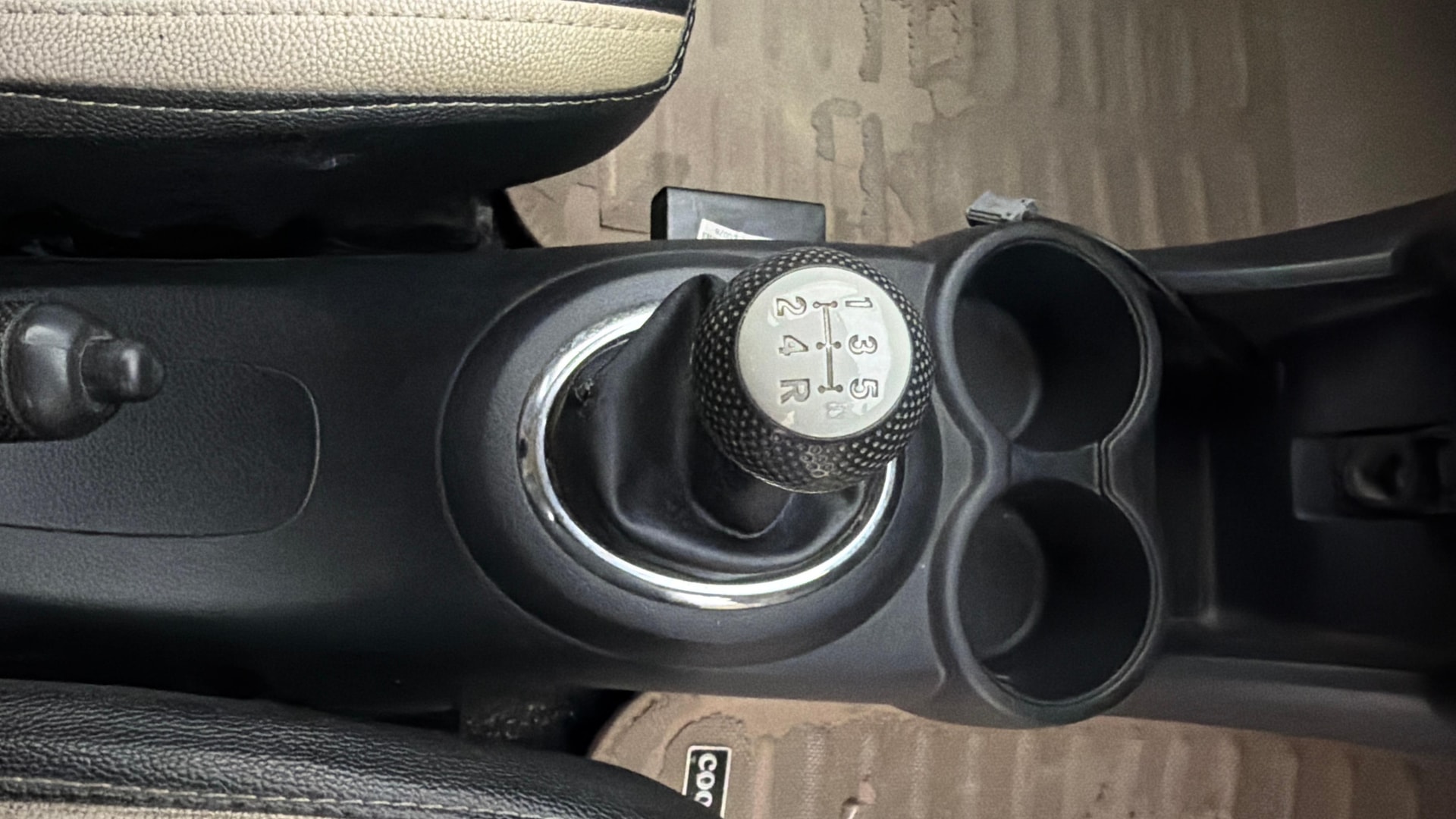 View 2014 Honda Mobilio E Diesel Image 38 Used 2014 Honda Mobilio E Diesel Image 38