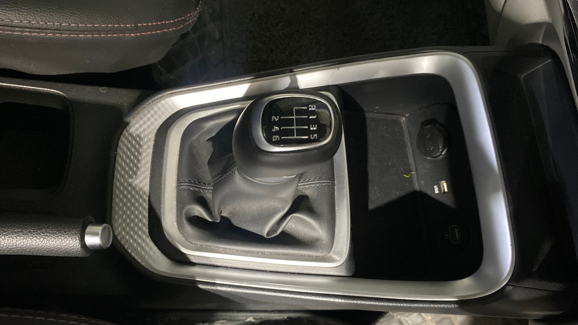 View 2021 Kia Sonet HTX iMT Petrol Image 40 Used 2021 Kia Sonet HTX iMT Petrol Image 40