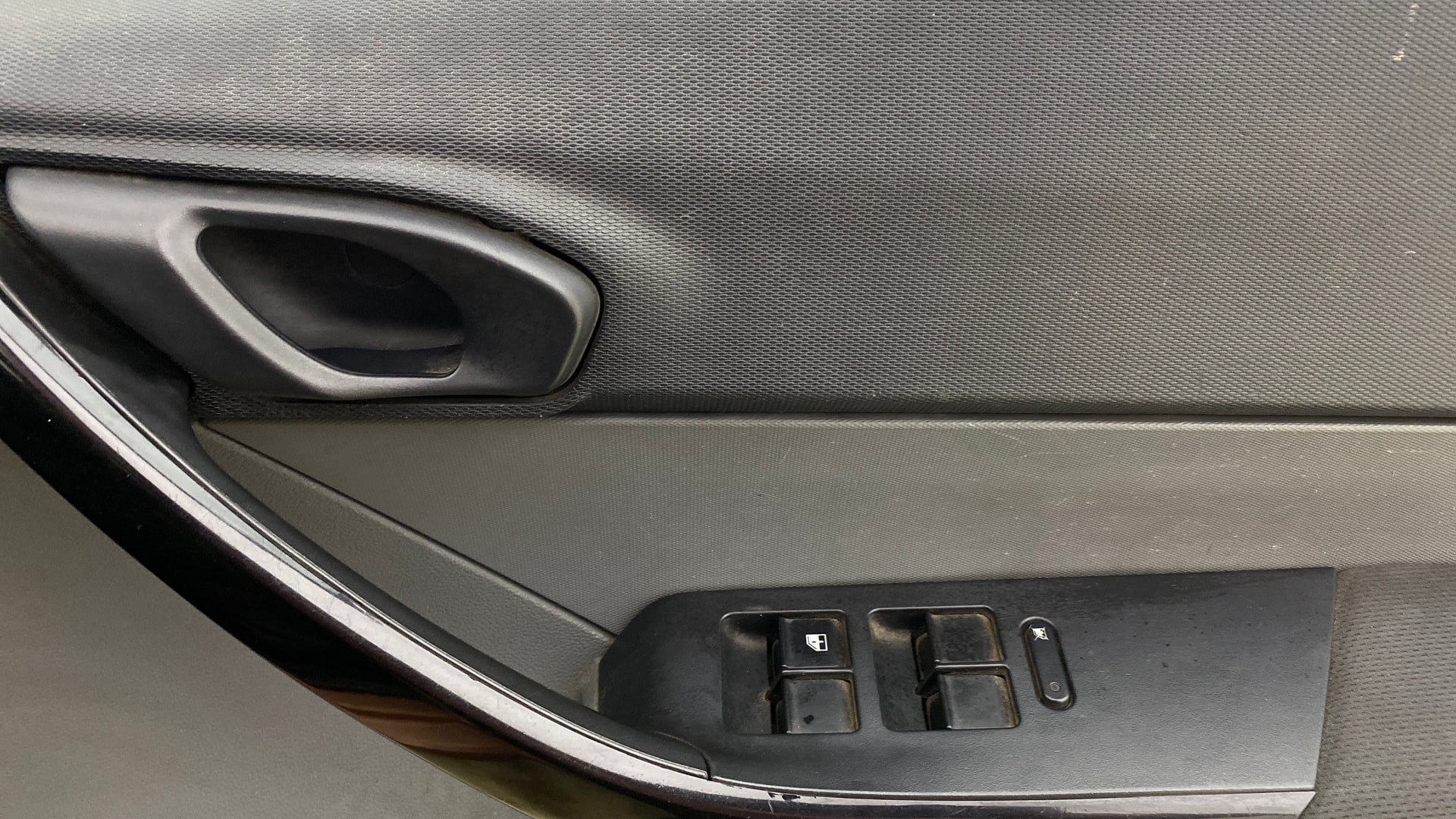 View 2018 Tata Tigor XT Petrol Image 32 Used 2018 Tata Tigor XT Petrol Image 32