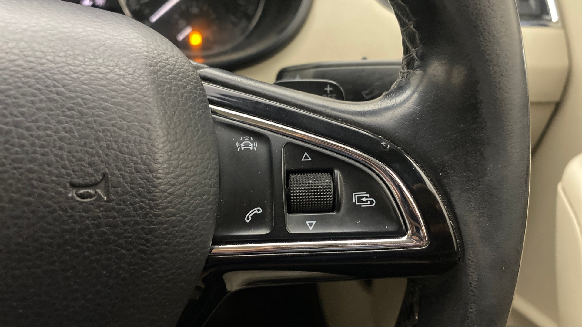 View 2016 Skoda Octavia 2.0 Style Plus TDI CR AT Image 3 Used 2016 Skoda Octavia 2.0 Style Plus TDI CR AT Image 3