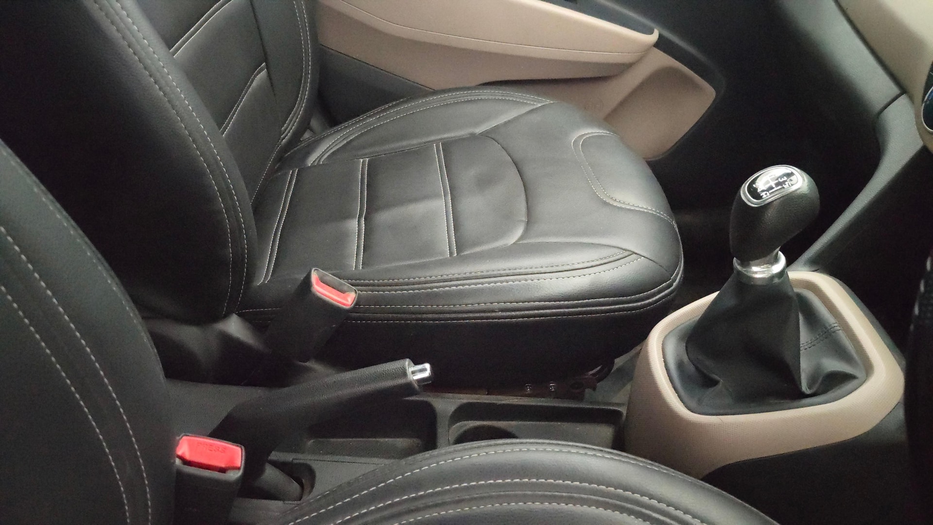 View 2016 Hyundai Grand i10 1.2 Asta Petrol Image 39 Used 2016 Hyundai Grand i10 1.2 Asta Petrol Image 39