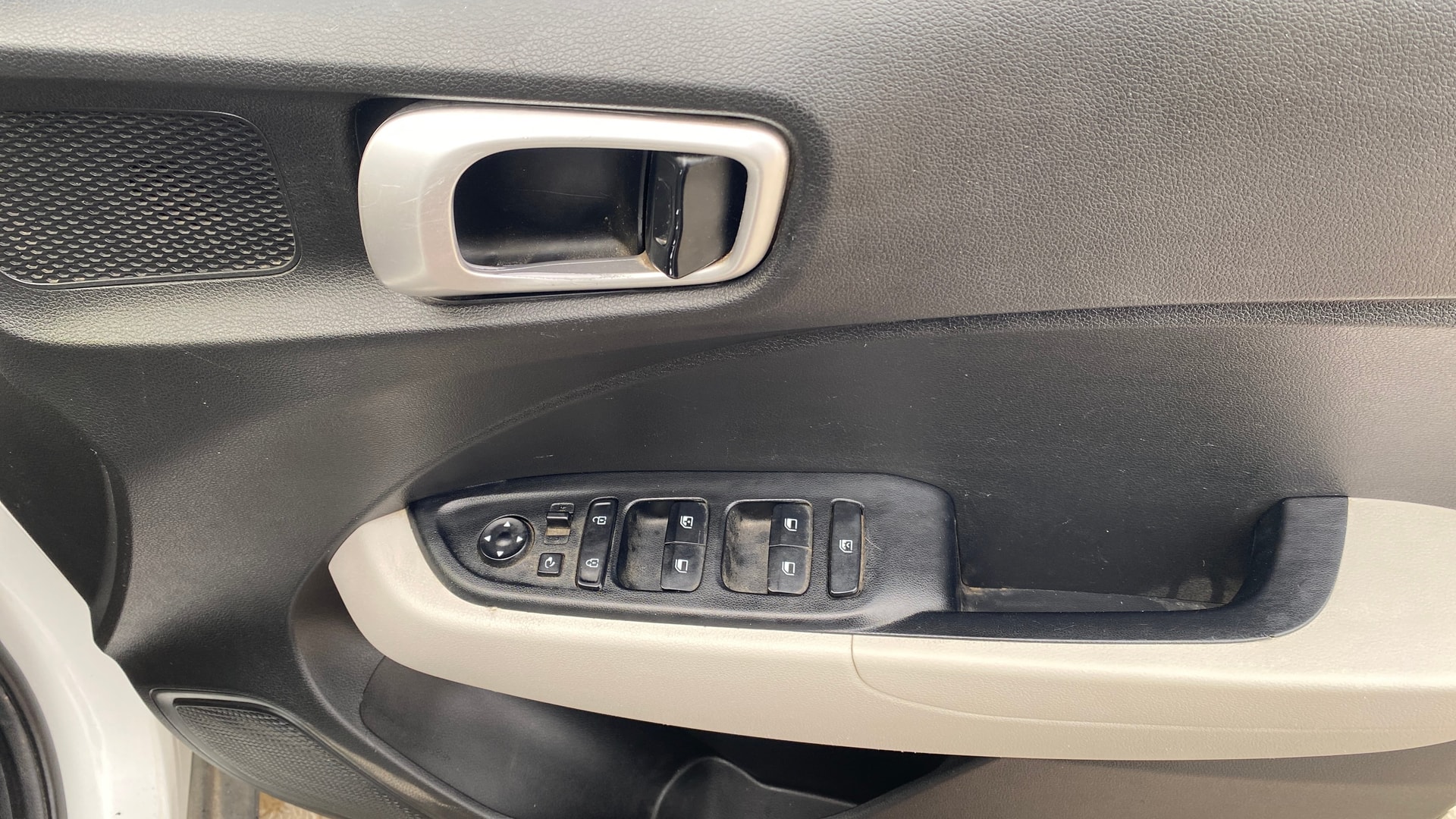 View 2023 Hyundai Venue SX 1.2 Petrol MT Image 34 Used 2023 Hyundai Venue SX 1.2 Petrol MT Image 34