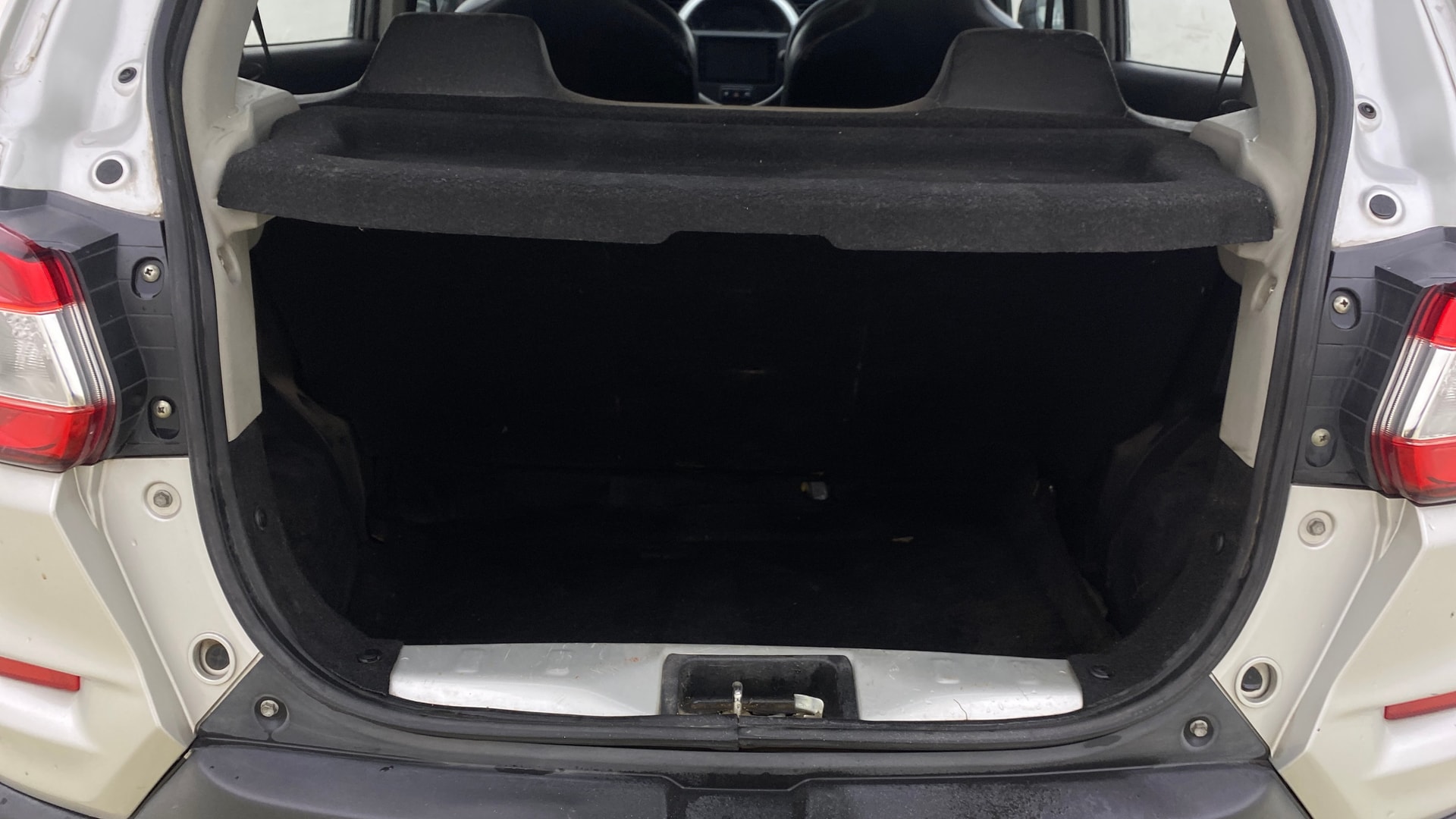 View 2020 Maruti Suzuki 1000 Base Variant Image 10 Used 2020 Maruti Suzuki 1000 Base Variant Image 10