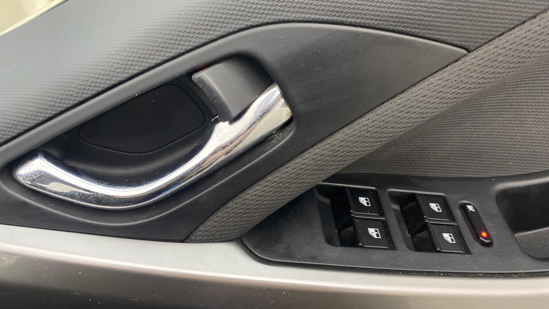 View 2017 Tata Nexon Revotron XE Image 38 Used 2017 Tata Nexon Revotron XE Image 38
