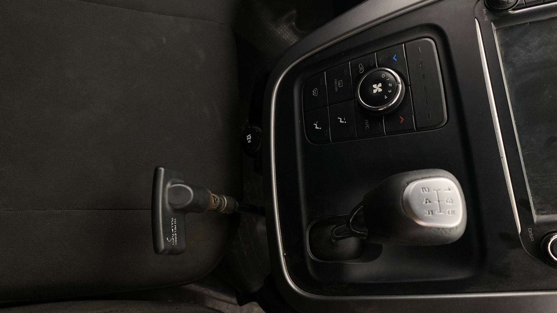 View 2019 Mahindra KUV100 K2 Petrol BS IV Image 37 Used 2019 Mahindra KUV100 K2 Petrol BS IV Image 37