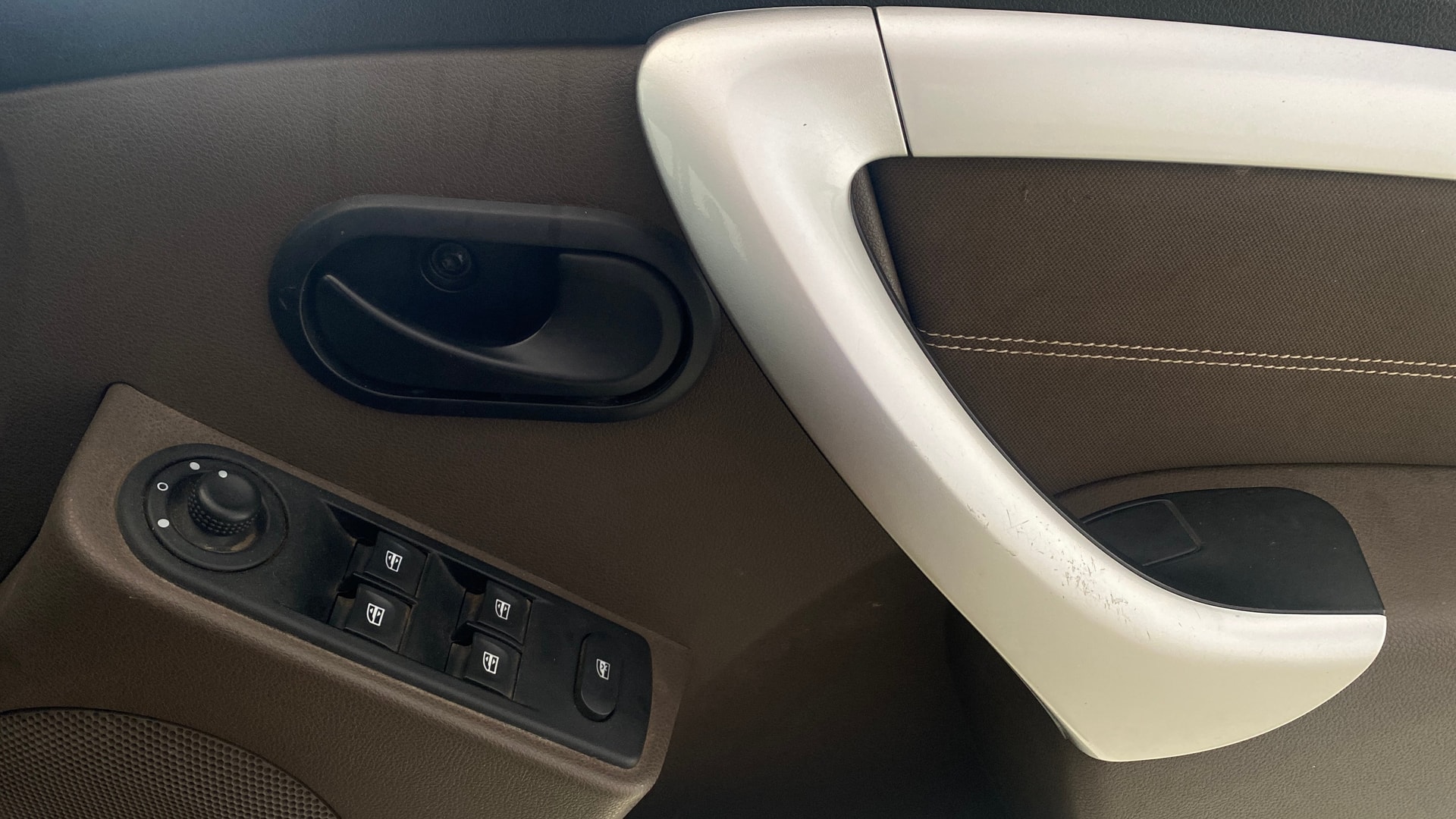 View 2019 Renault Duster Diesel 110PS RXZ AMT Image 32 Used 2019 Renault Duster Diesel 110PS RXZ AMT Image 32