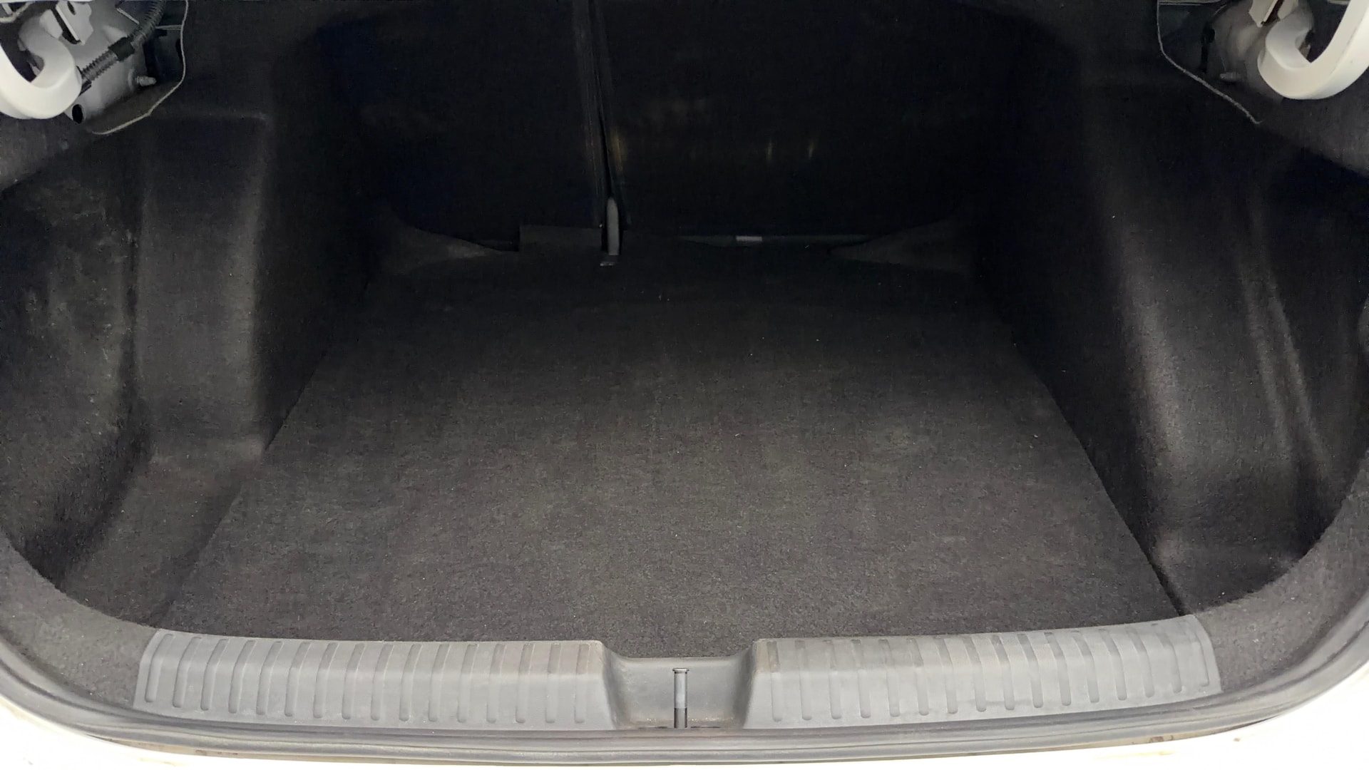 View 2024 Skoda Slavia Style 1.5 TSI DSG Image 7 Used 2024 Skoda Slavia Style 1.5 TSI DSG Image 7