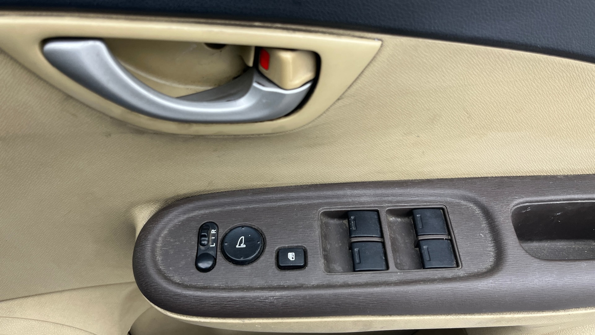 View 2013 Honda Amaze E MT Petrol BS IV Image 32 Used 2013 Honda Amaze E MT Petrol BS IV Image 32