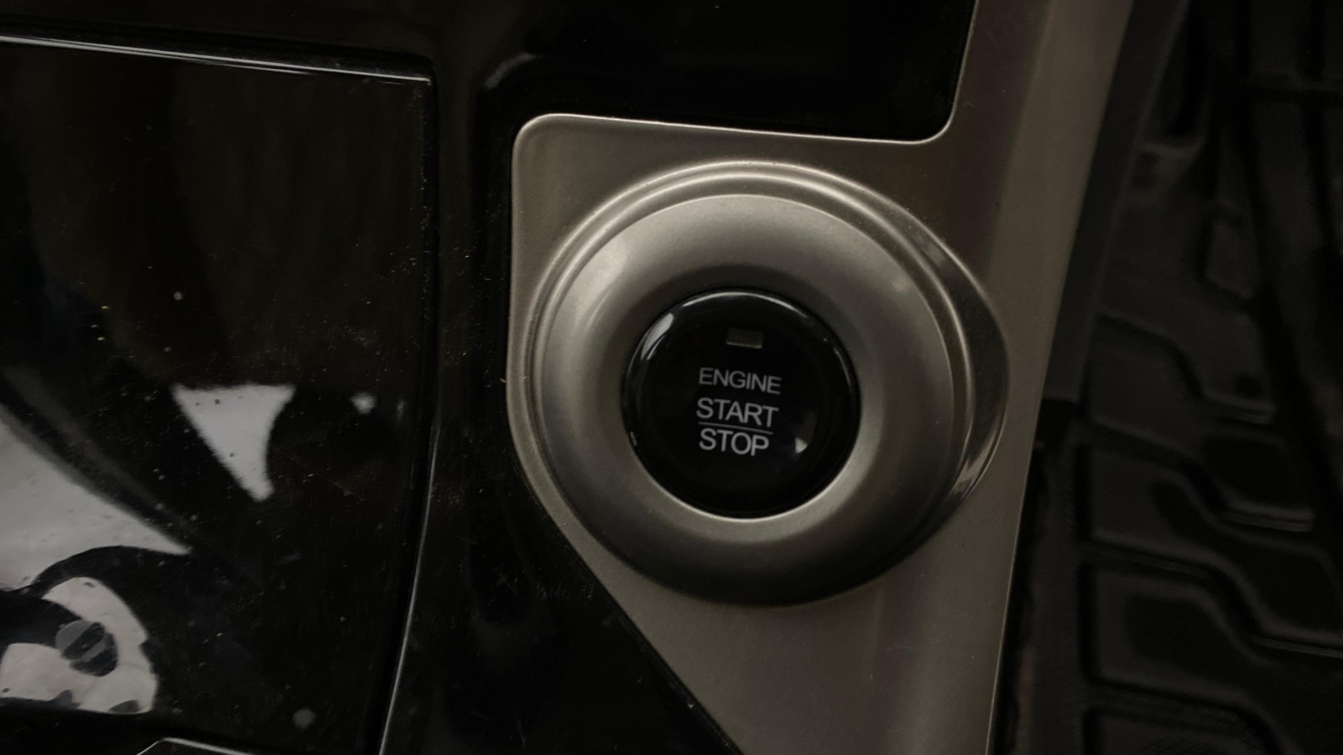 View 2021 Mahindra XUV500 W11 Image 42 Used 2021 Mahindra XUV500 W11 Image 42
