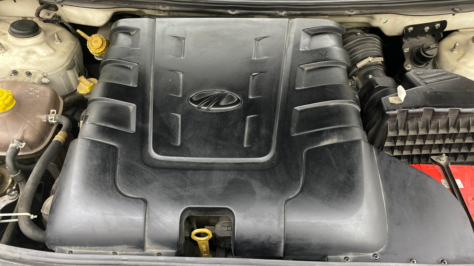 View 2021 Mahindra XUV500 W11 Image 47 Used 2021 Mahindra XUV500 W11 Image 47