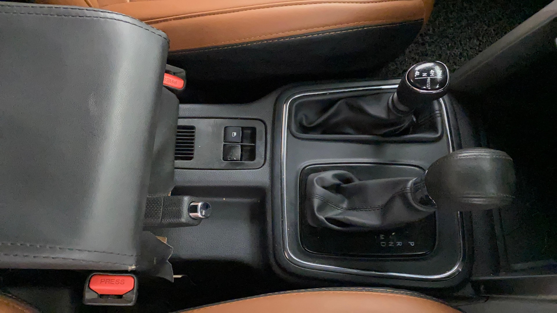 View 2023 Mahindra Thar AX Standard Manual Soft Top 6 Seater Image 35 Used 2023 Mahindra Thar AX Standard Manual Soft Top 6 Seater Image 35