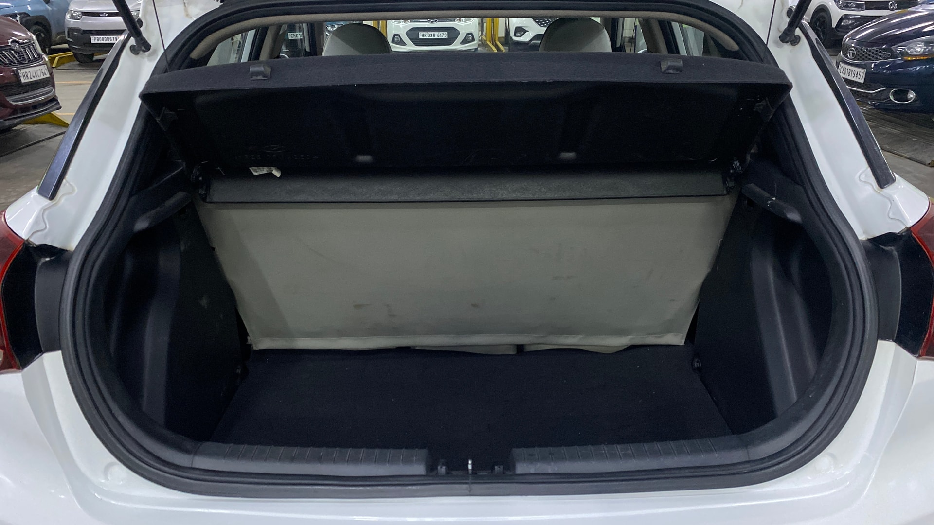 View 2020 Hyundai Elite i20 1.2 Sportz Plus Petrol Image 10 Used 2020 Hyundai Elite i20 1.2 Sportz Plus Petrol Image 10