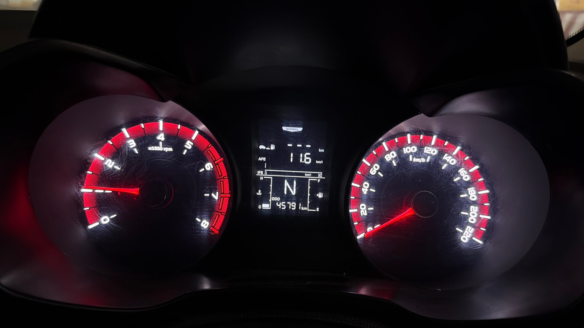View 2022 Mahindra XUV300 W4 Petrol BS IV Image 34 Used 2022 Mahindra XUV300 W4 Petrol BS IV Image 34