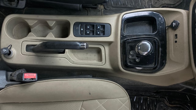 View Mahindra TUV300 Image 38 Used Mahindra TUV300 Image 38