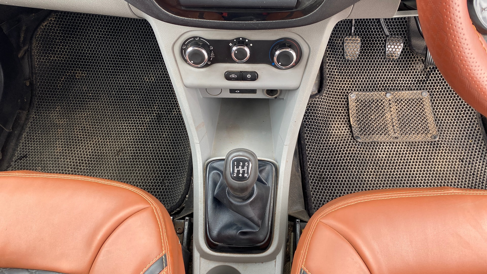 View 2020 Tata Tiago Revotorq XB Image 38 Used 2020 Tata Tiago Revotorq XB Image 38