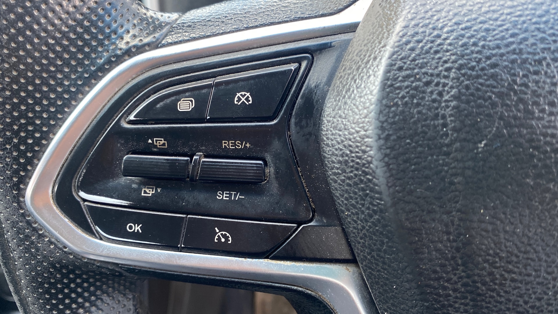 View 2019 MG Hector Sharp Diesel Image 3 Used 2019 MG Hector Sharp Diesel Image 3