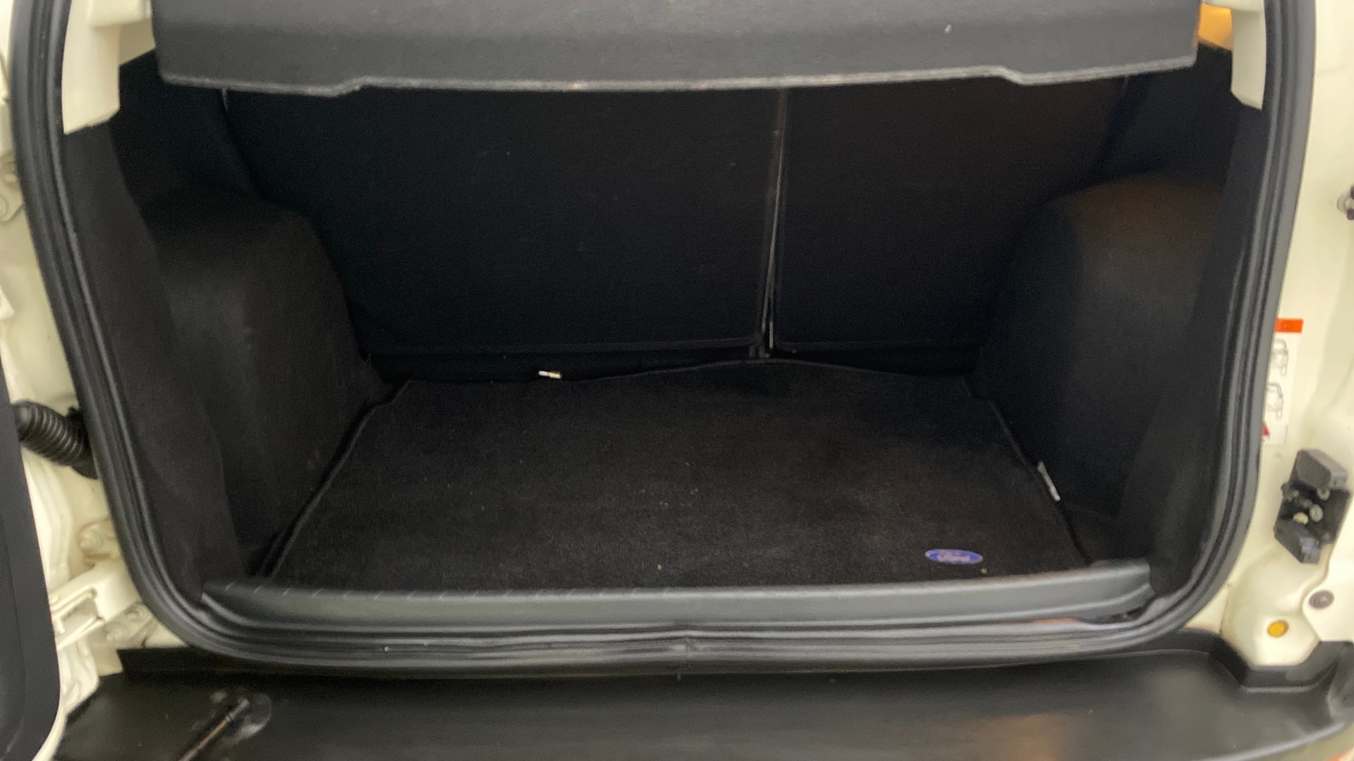View 2020 Ford EcoSport 1.5 TDCi Diesel Ambiente BS IV Image 11 Used 2020 Ford EcoSport 1.5 TDCi Diesel Ambiente BS IV Image 11