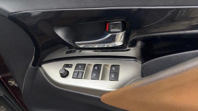 View Toyota Innova Crysta Image 40 Used Toyota Innova Crysta Image 40