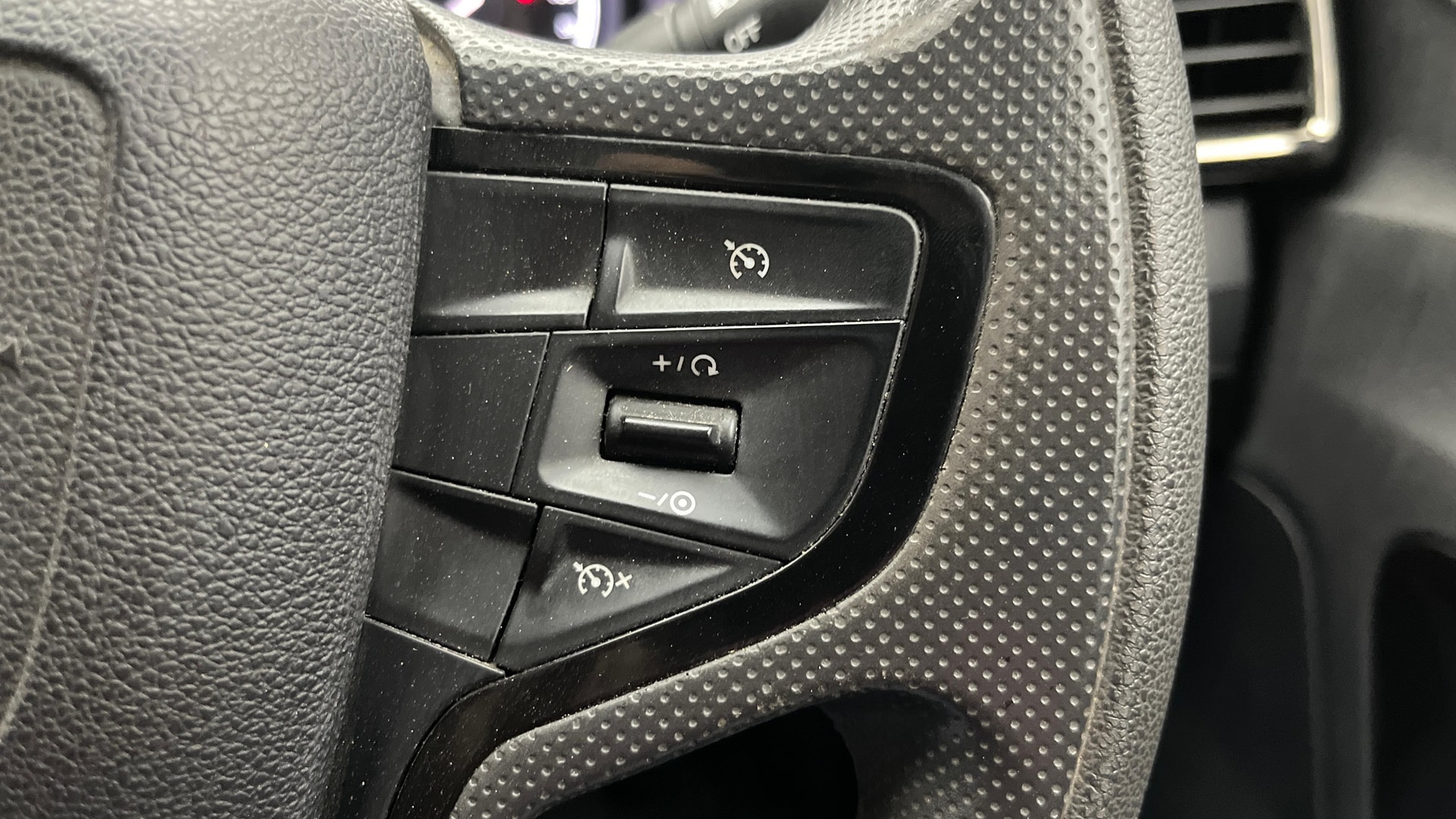 View 2021 Tata Harrier XE Image 3 Used 2021 Tata Harrier XE Image 3