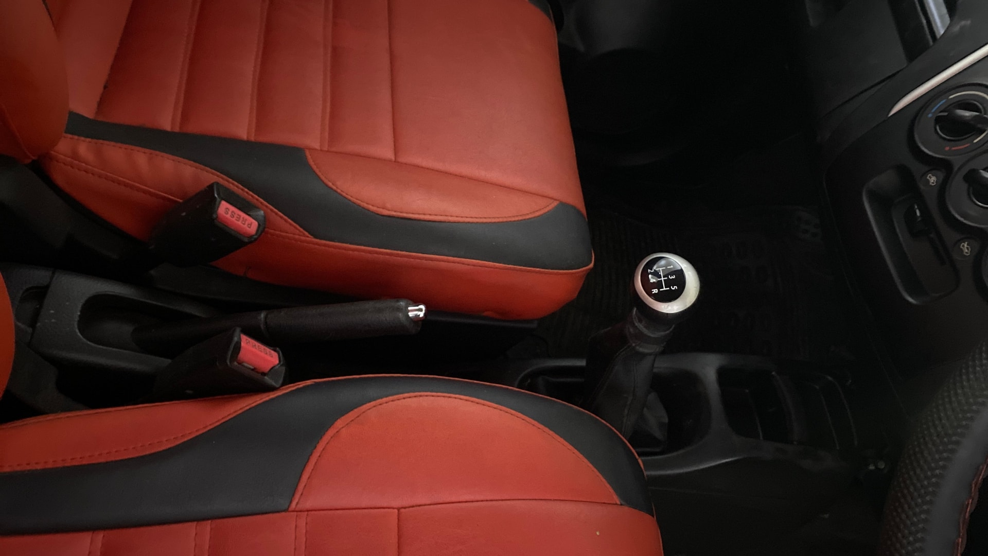 View 2015 Maruti Suzuki Stingray LXI Image 37 Used 2015 Maruti Suzuki Stingray LXI Image 37