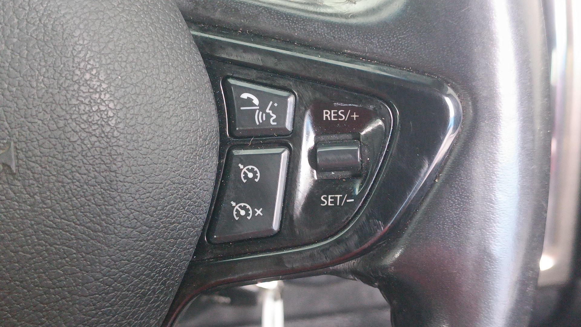 View 2019 Tata Hexa XTA 4X2 Image 3 Used 2019 Tata Hexa XTA 4X2 Image 3