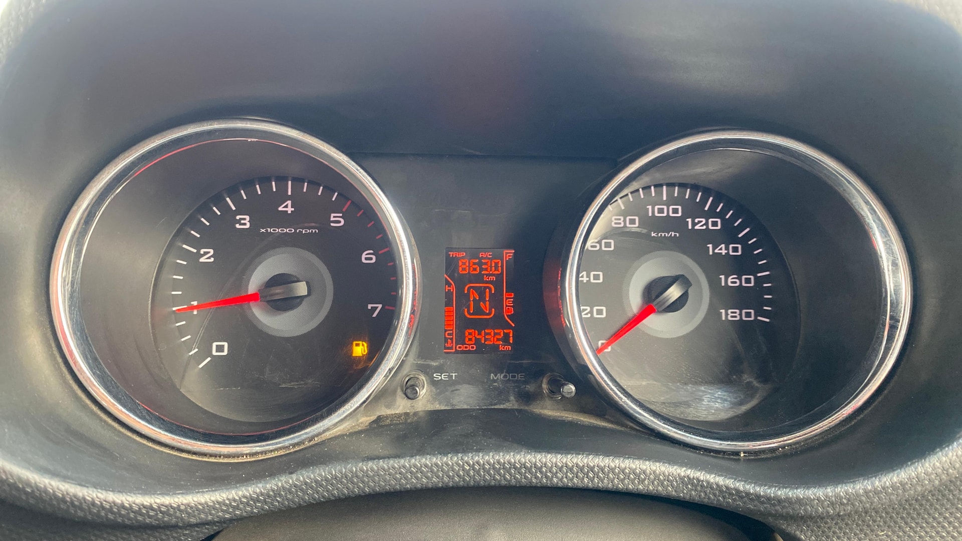 View 2016 Mahindra TUV300 T8 Image 34 Used 2016 Mahindra TUV300 T8 Image 34