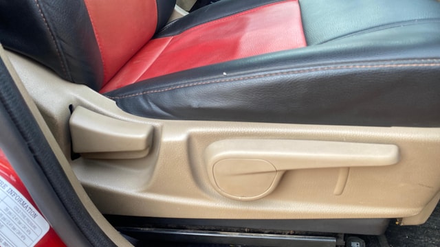View Mahindra TUV300 Image 18 Used Mahindra TUV300 Image 18
