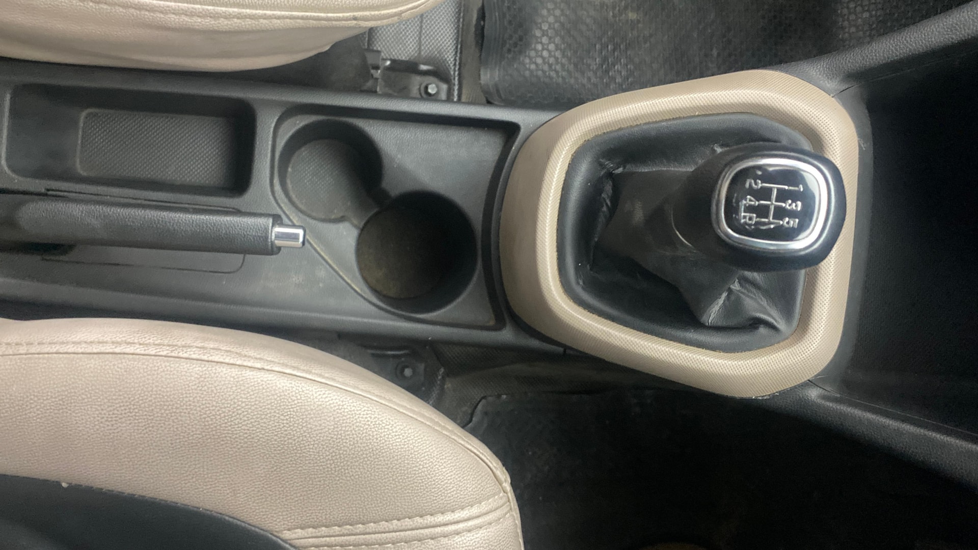 View 2016 Hyundai Grand i10 1.2 Asta Petrol Image 38 Used 2016 Hyundai Grand i10 1.2 Asta Petrol Image 38