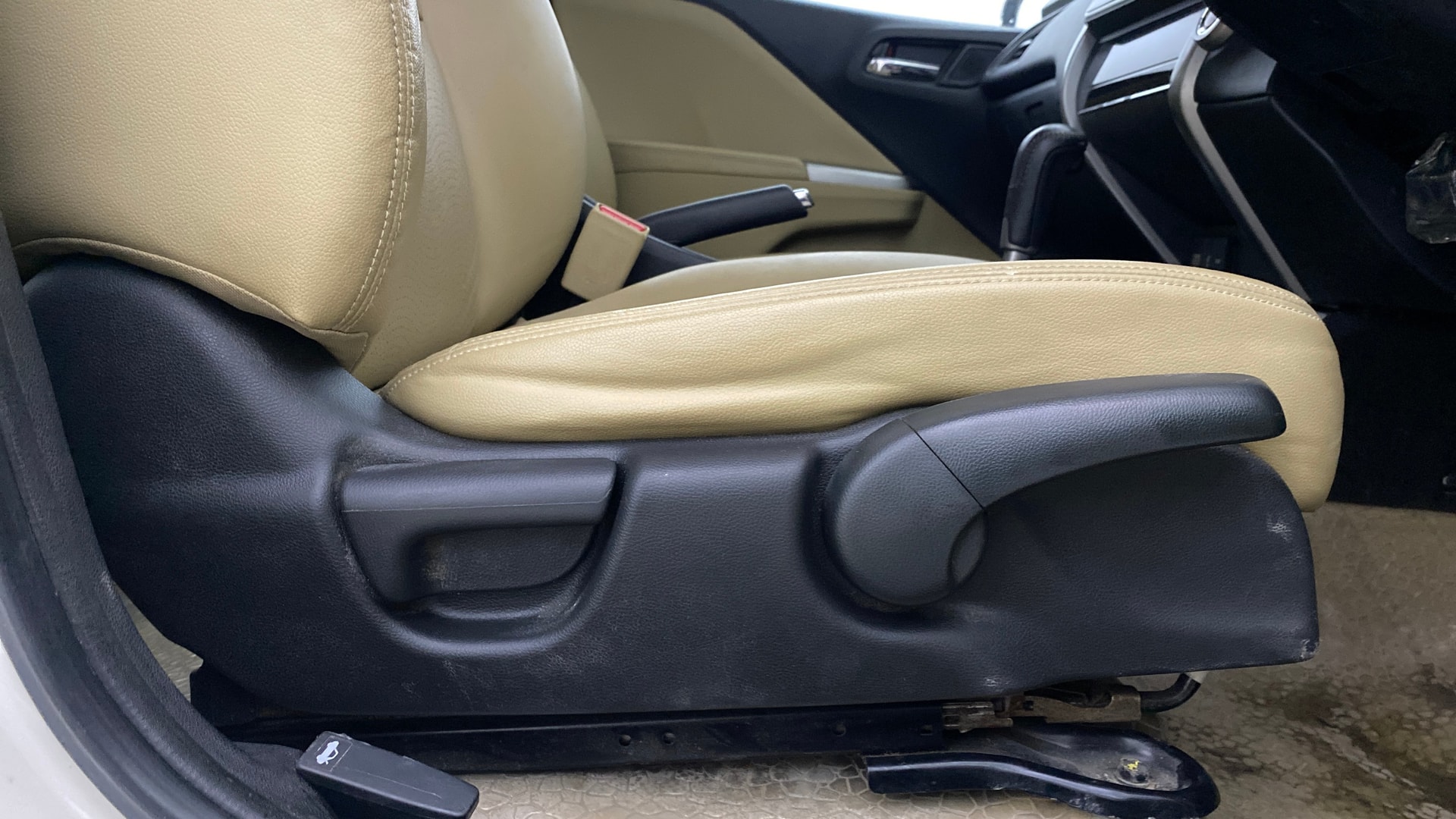 View 2016 Honda City ZX MT Diesel Anniversary Edition Image 19 Used 2016 Honda City ZX MT Diesel Anniversary Edition Image 19