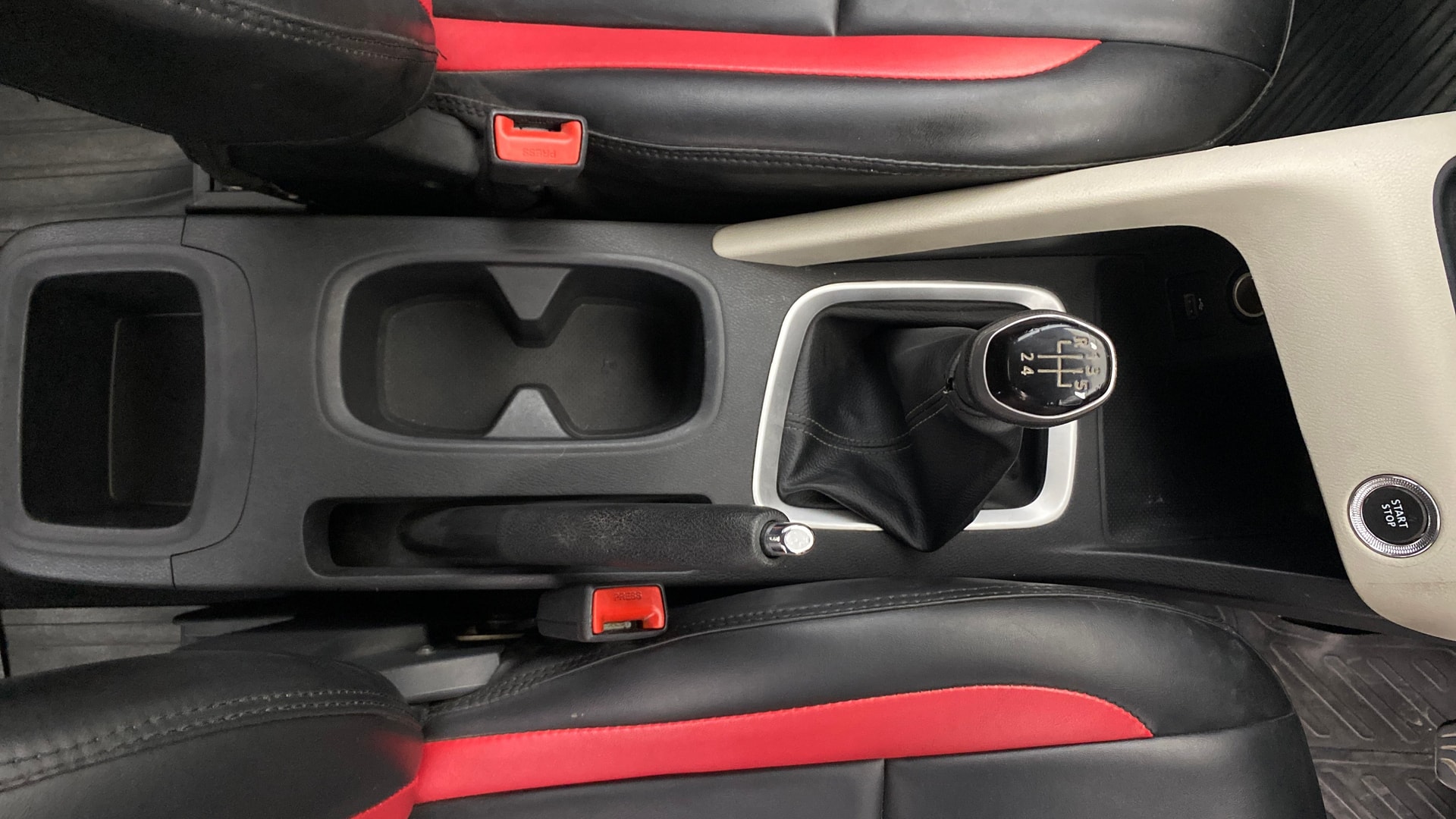 View 2022 Nissan Magnite XV Image 39 Used 2022 Nissan Magnite XV Image 39