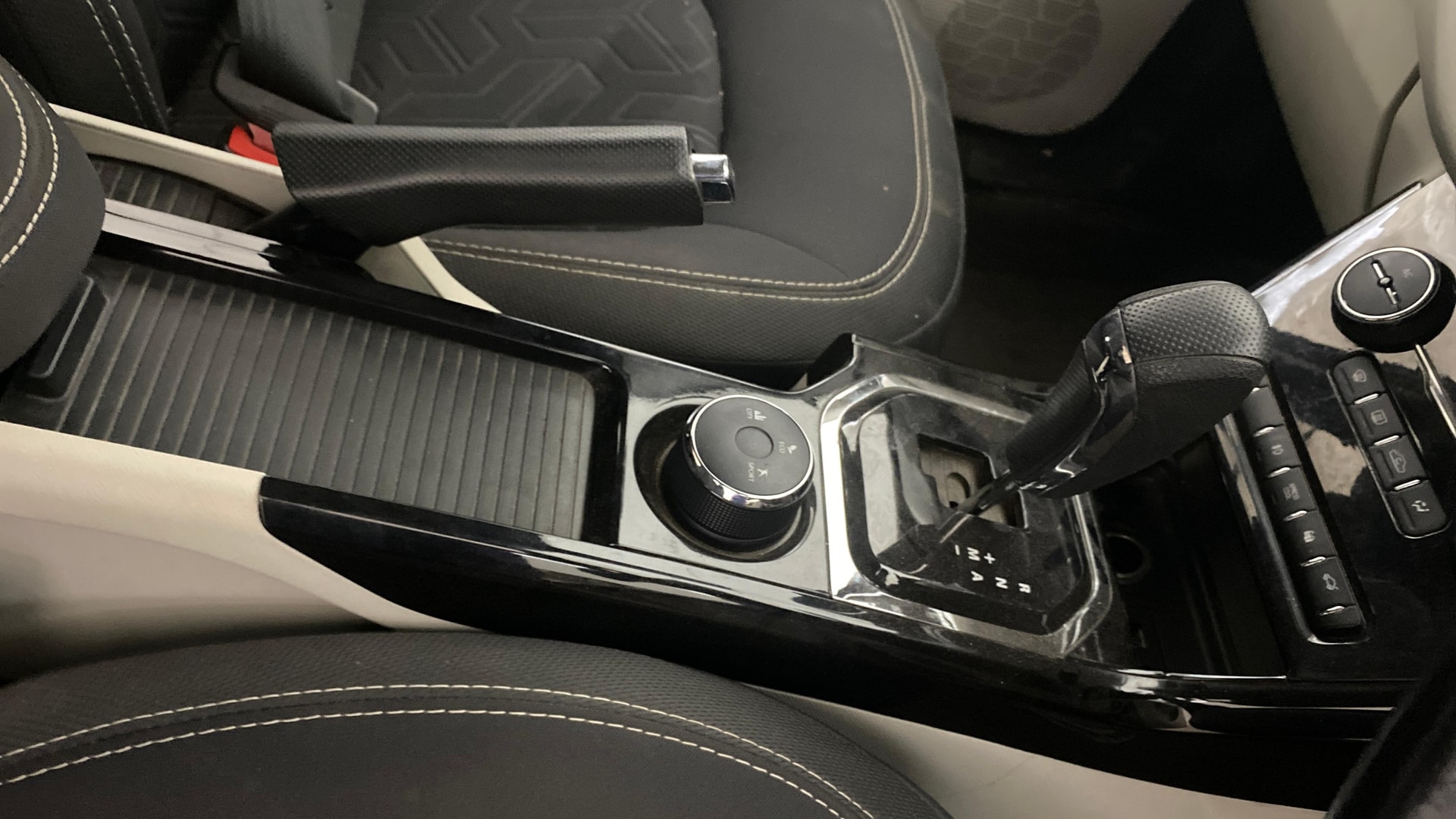 View 2022 Tata Nexon Revotron XE Image 43 Used 2022 Tata Nexon Revotron XE Image 43