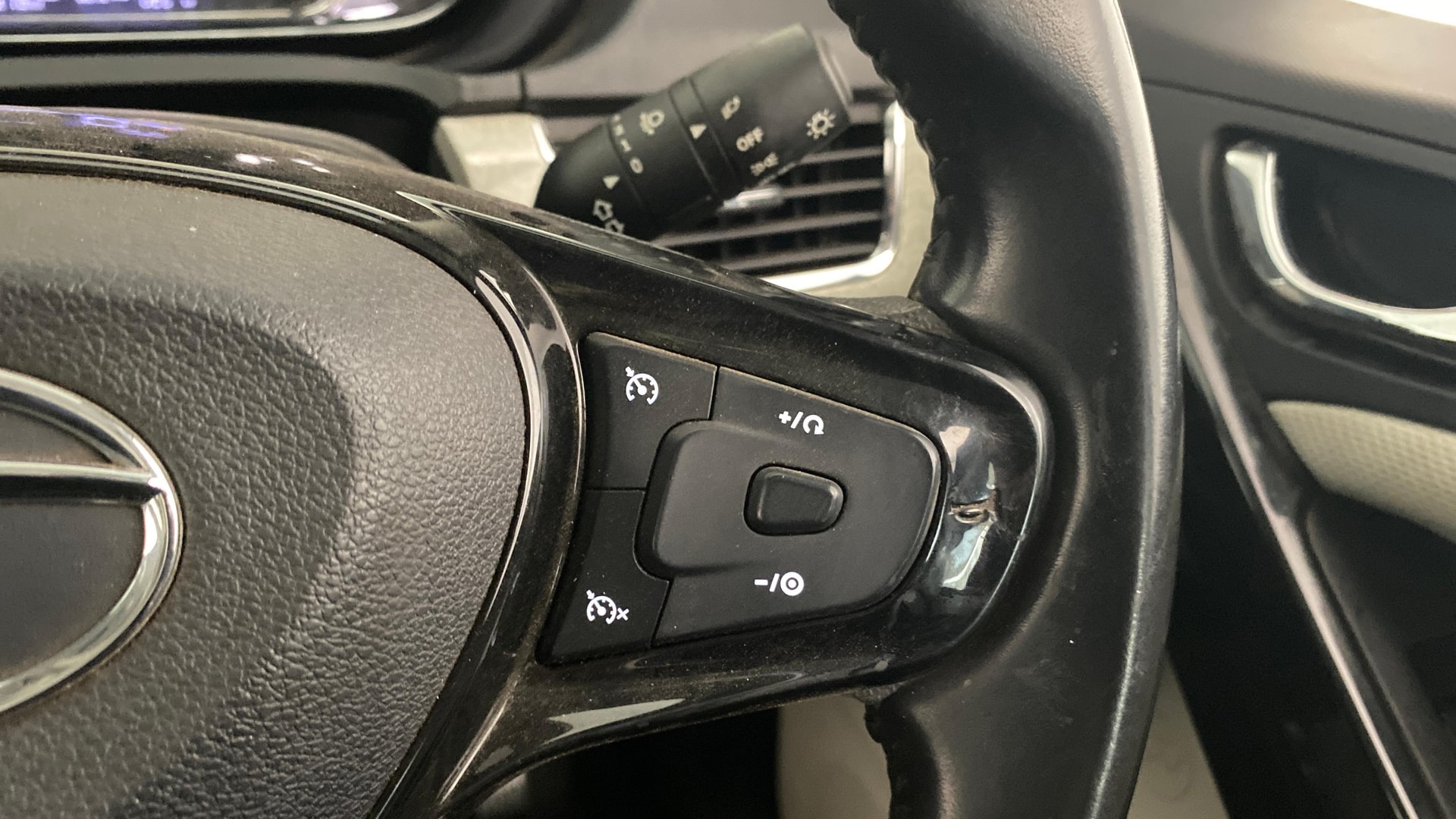 View 2022 Tata Nexon Revotron XE Image 3 Used 2022 Tata Nexon Revotron XE Image 3