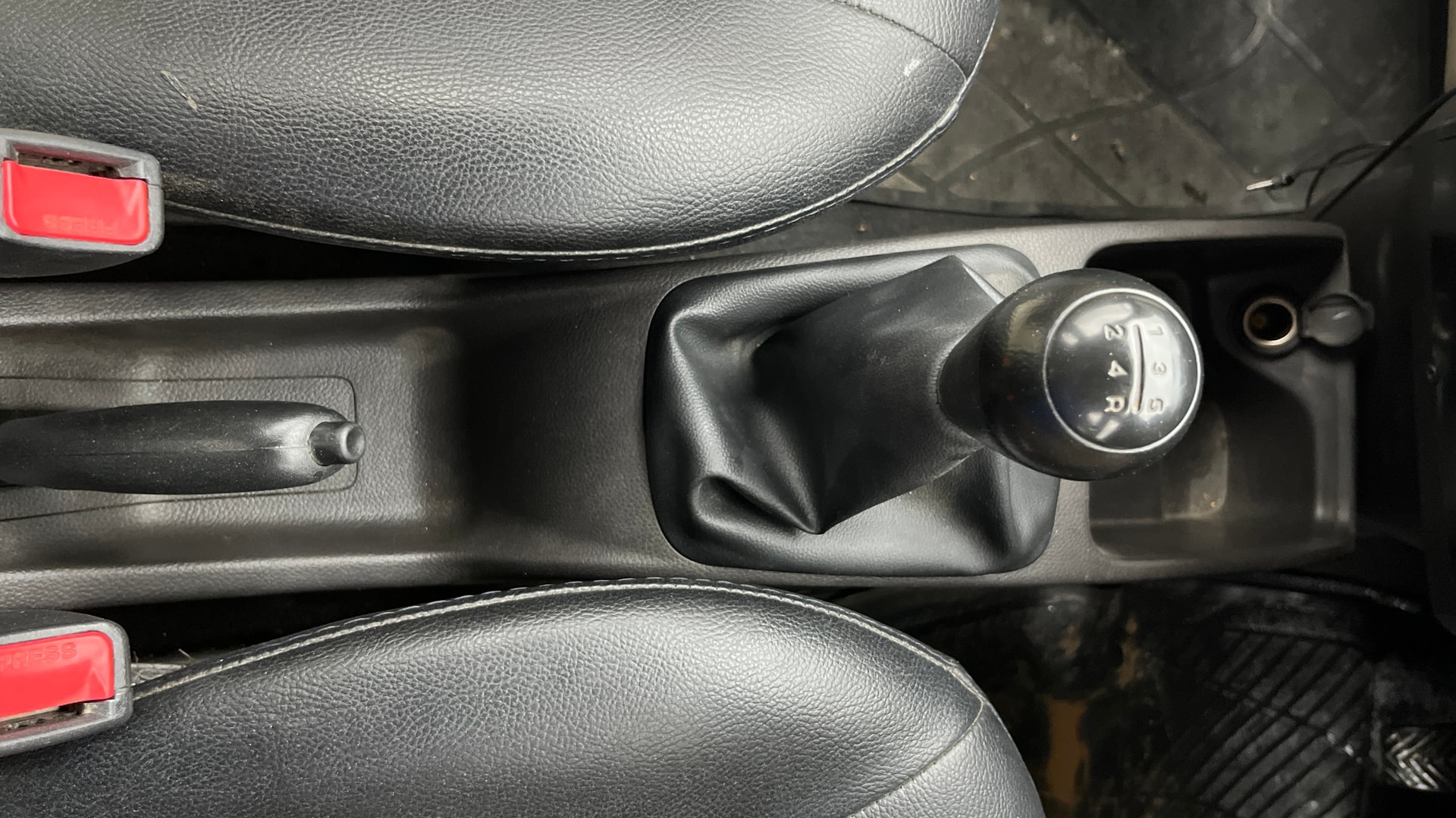 View 2013 Hyundai EON Magna Plus Image 38 Used 2013 Hyundai EON Magna Plus Image 38