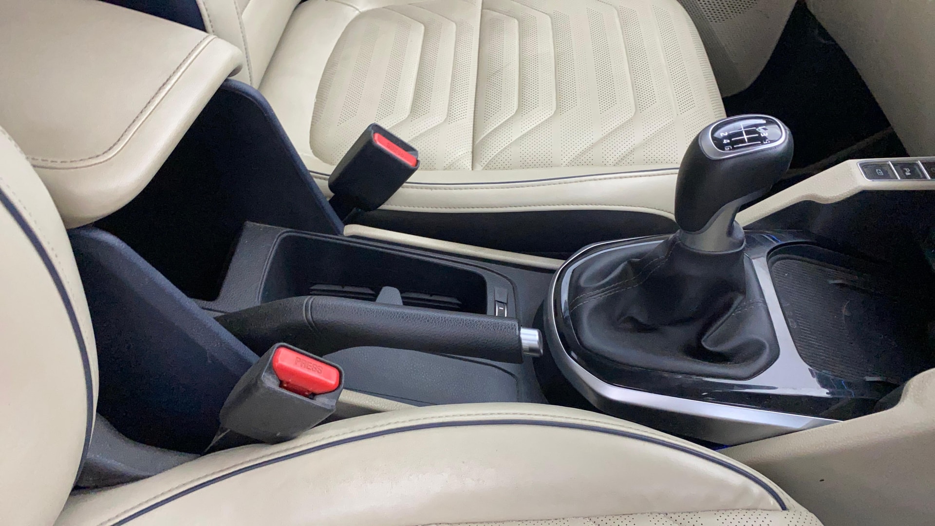 View 2022 Kia Carens Luxury Plus 1.4 Petrol 7 STR Image 44 Used 2022 Kia Carens Luxury Plus 1.4 Petrol 7 STR Image 44