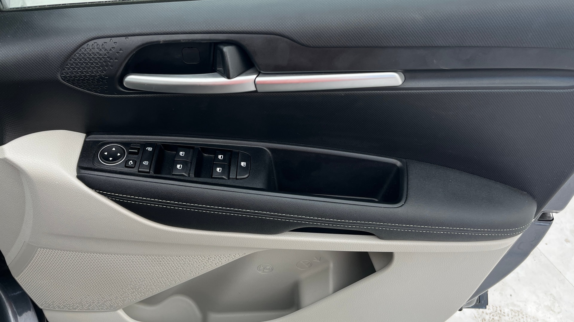 View 2022 Kia Sonet HTE Petrol Image 39 Used 2022 Kia Sonet HTE Petrol Image 39