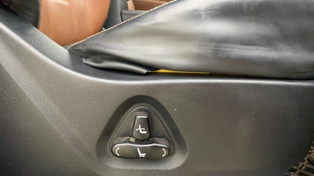 View Mahindra Alturas G4 Image 12 Used Mahindra Alturas G4 Image 12