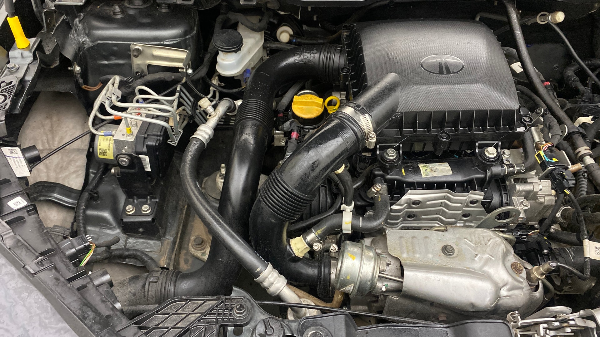 View 2024 Tata Nexon Revotron XE Image 3 Used 2024 Tata Nexon Revotron XE Image 3