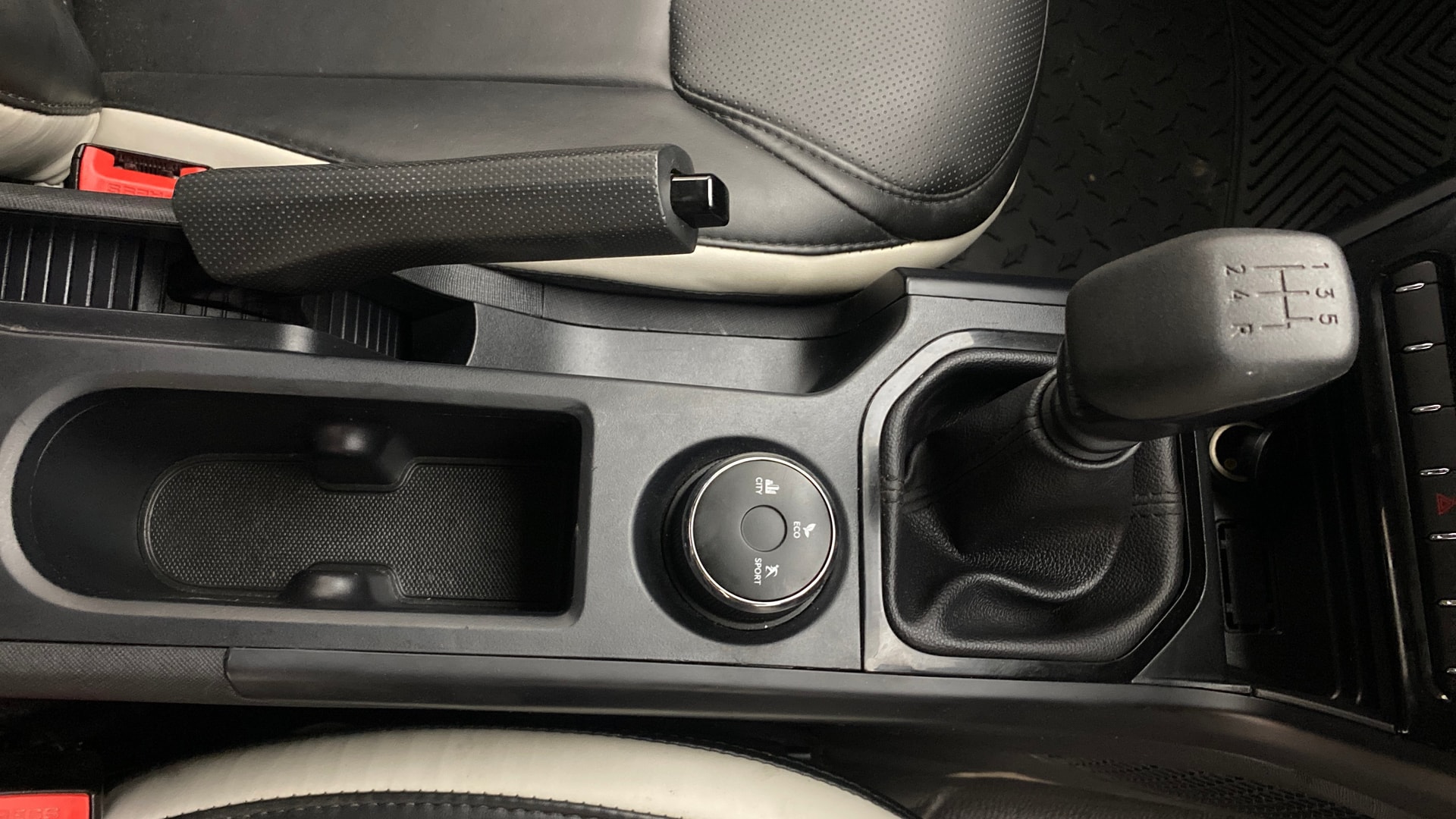View 2024 Tata Nexon Revotron XE Image 38 Used 2024 Tata Nexon Revotron XE Image 38