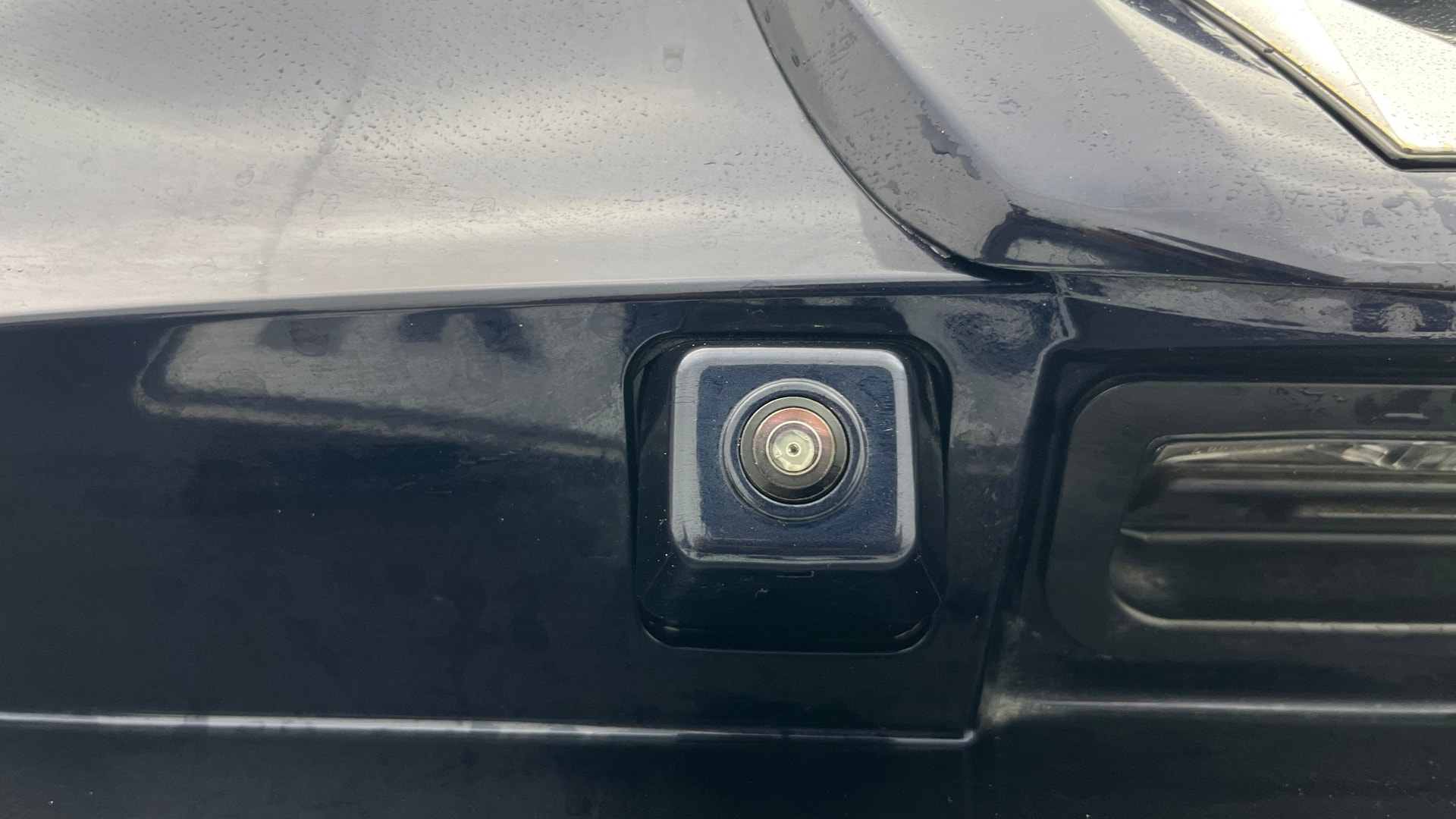 View 2022 Mahindra XUV700 MX Petrol 5 STR Image 17 Used 2022 Mahindra XUV700 MX Petrol 5 STR Image 17