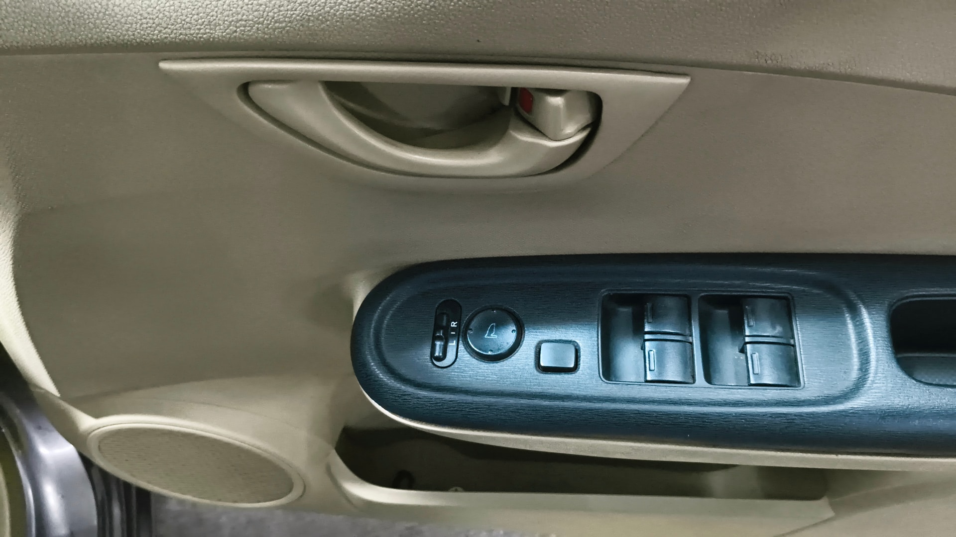 View 2015 Honda Amaze E MT Petrol BS IV Image 33 Used 2015 Honda Amaze E MT Petrol BS IV Image 33